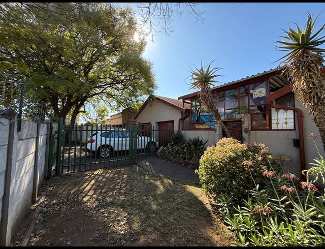 4 BEDROOM HOUSE FOR SALE IN VANDERBIJLPARK CE 5